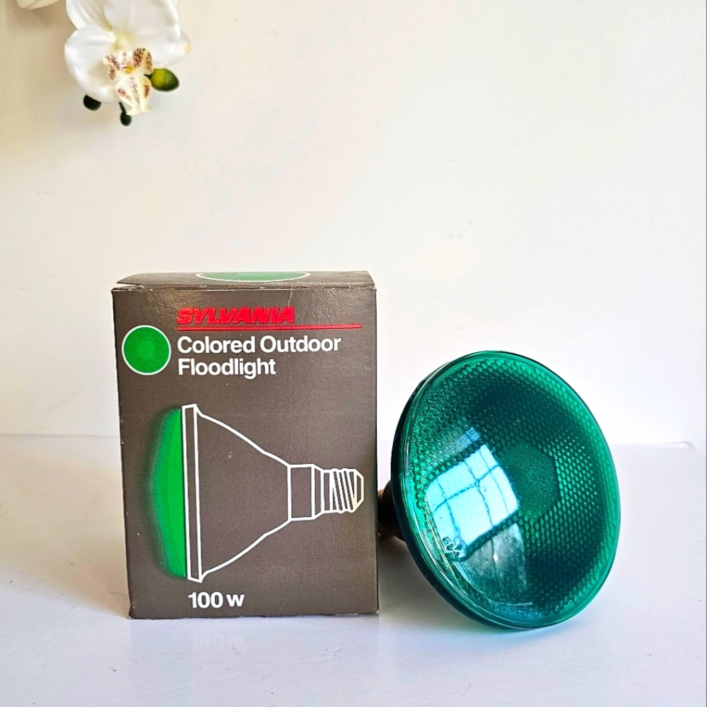 Vintage Sylvania Green Floodlight 100W NOS Outdoor Bulb Made USA PAR